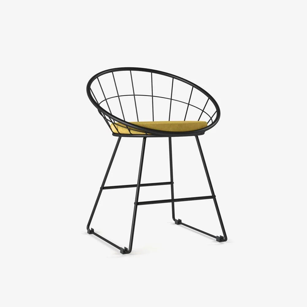 Chaise en métal noir et velours jaune moutarde