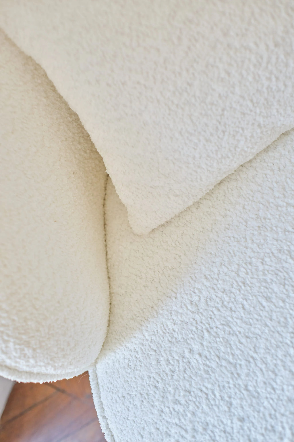 Fauteuil design boucl  blanc Pablo