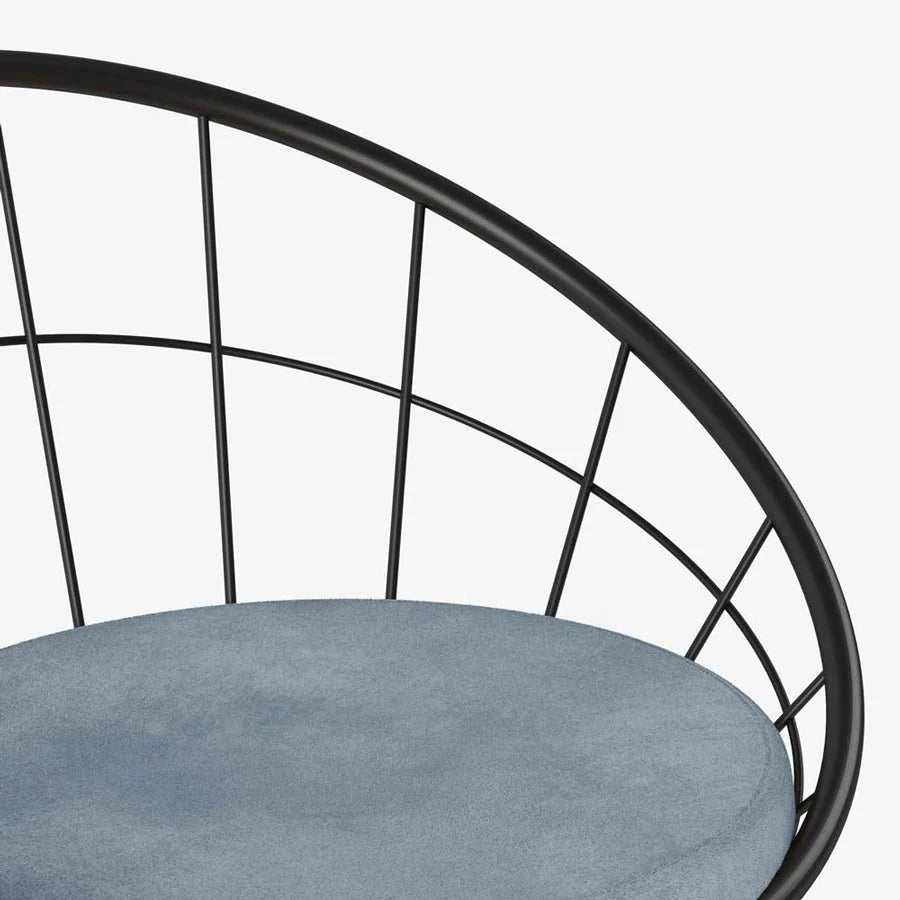 Chaise en métal et velours bleu perle