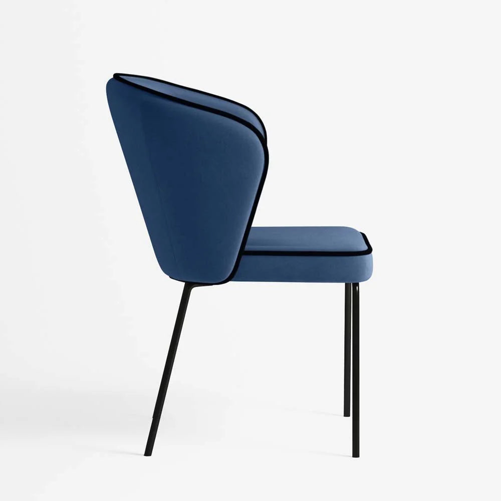 Chaise en velours avec détail liseré bleu nuit