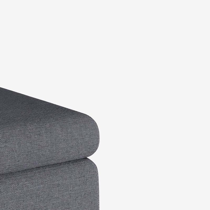 Banquette-coffre gris fonc  en bois, m tal et tissu