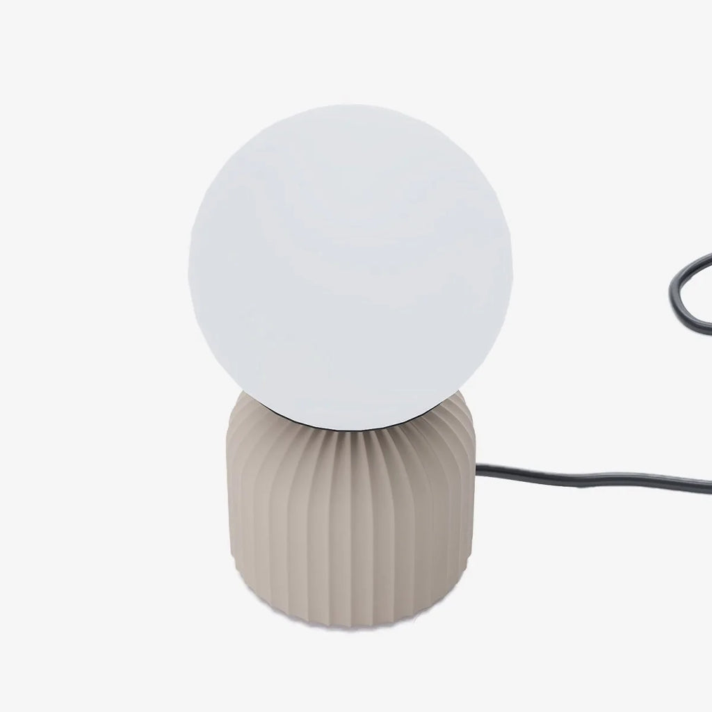 Lampe   poser en c ramique et globe en verre