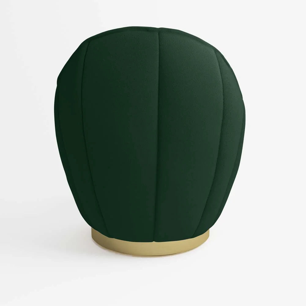 Fauteuil en velours vert sapin, base cerclage dor  effet laiton