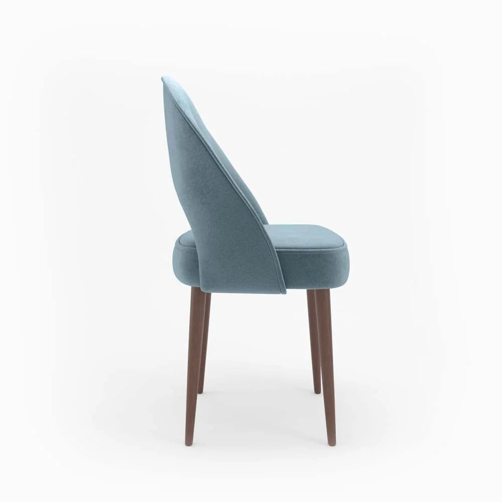 Chaise en velours bleu perle