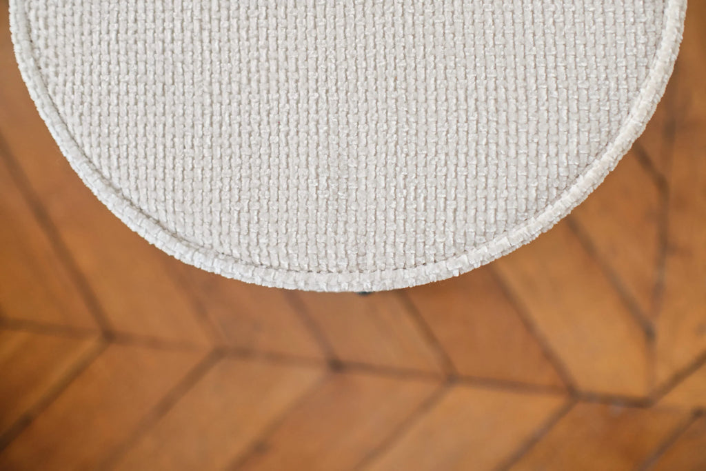 Abel   Pouf rond en tissu chenille blanc pieds en m tal