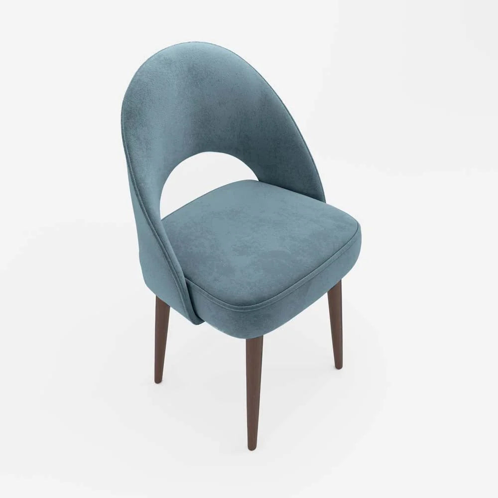 Chaise en velours bleu perle