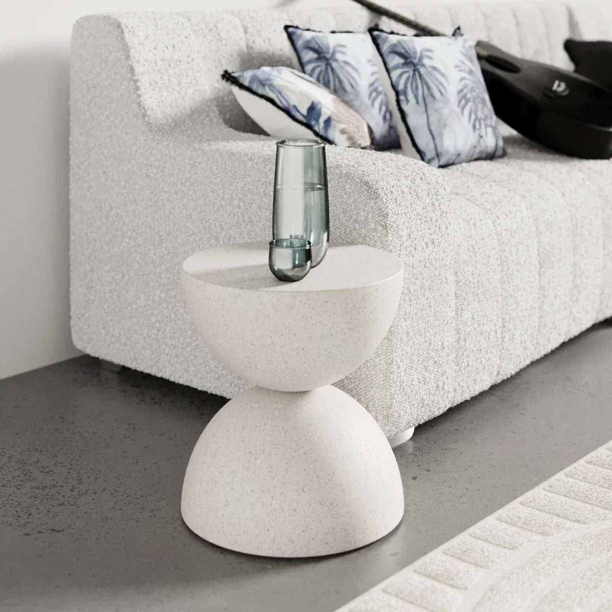 Table d'appoint ronde design en magn sie, gris mouchet  Bergamote