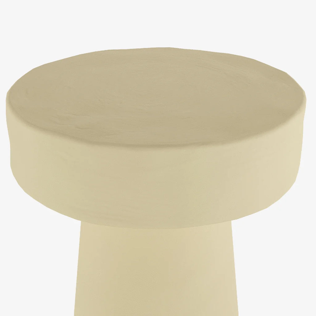 Petite table d appoint ronde design en magn sie cr me An mone