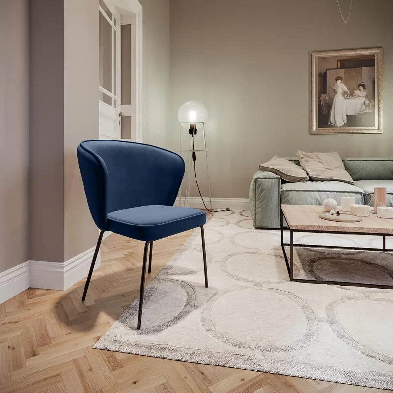 Chaise en velours bleu nuit