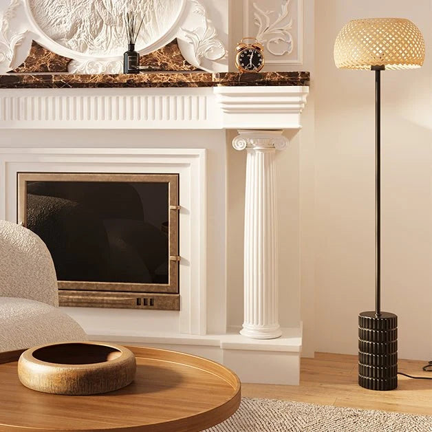 Lampadaire noir et bambou