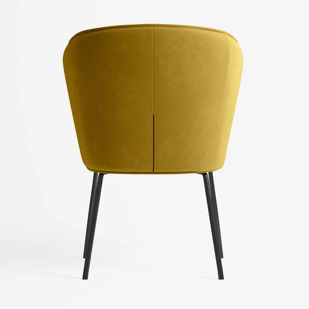 Chaise en velours jaune moutarde