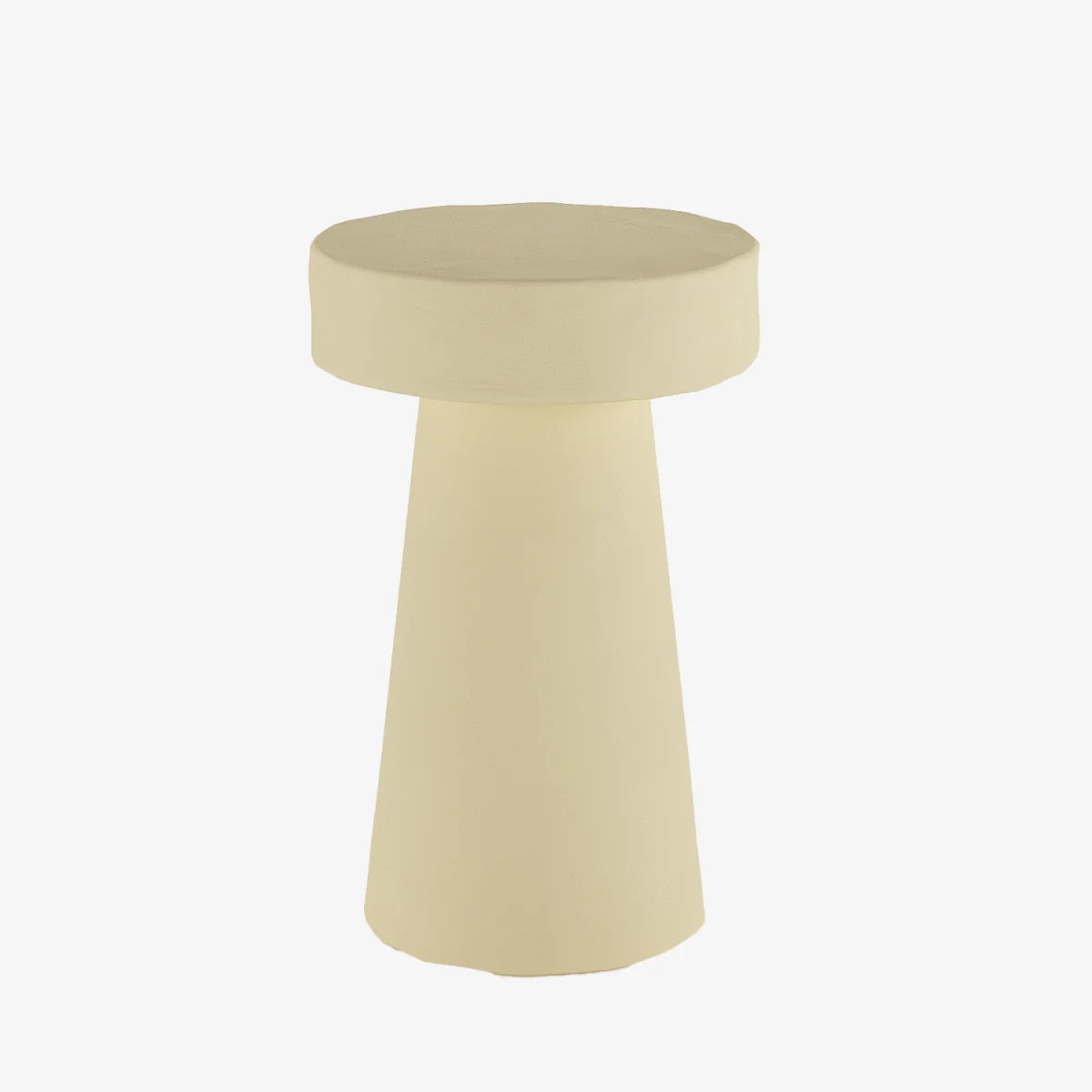 Petite table d appoint ronde design en magn sie cr me An mone