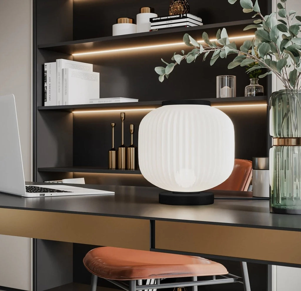 Lampe à poser en verre opaque blanc et métal noir