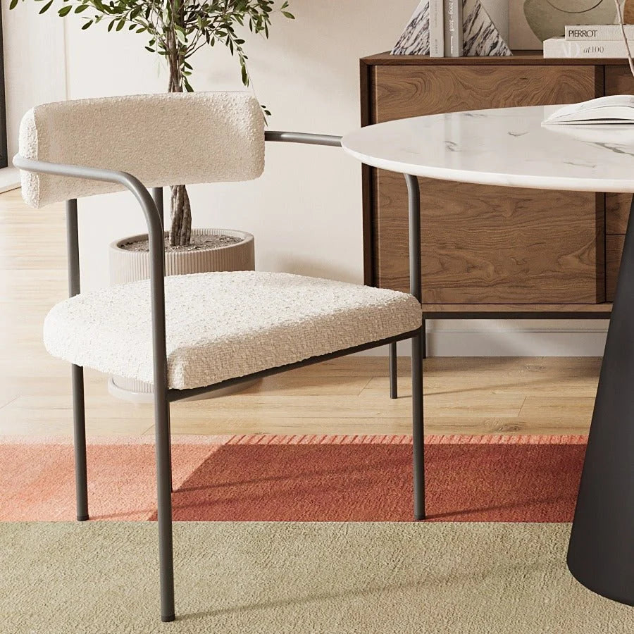 Chaise de salle   manger tapiss e avec accoudoirs bouclette blanche Barbara