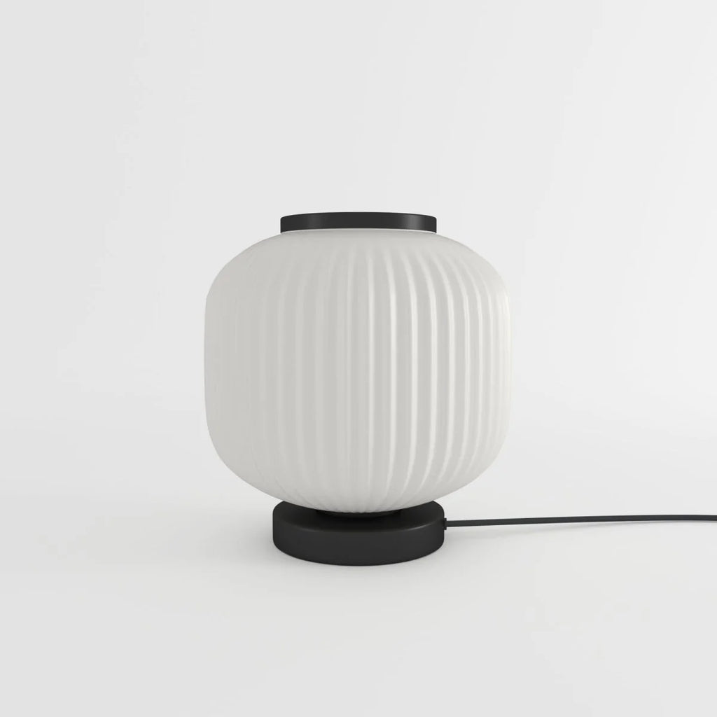 Lampe à poser en verre opaque blanc et métal noir
