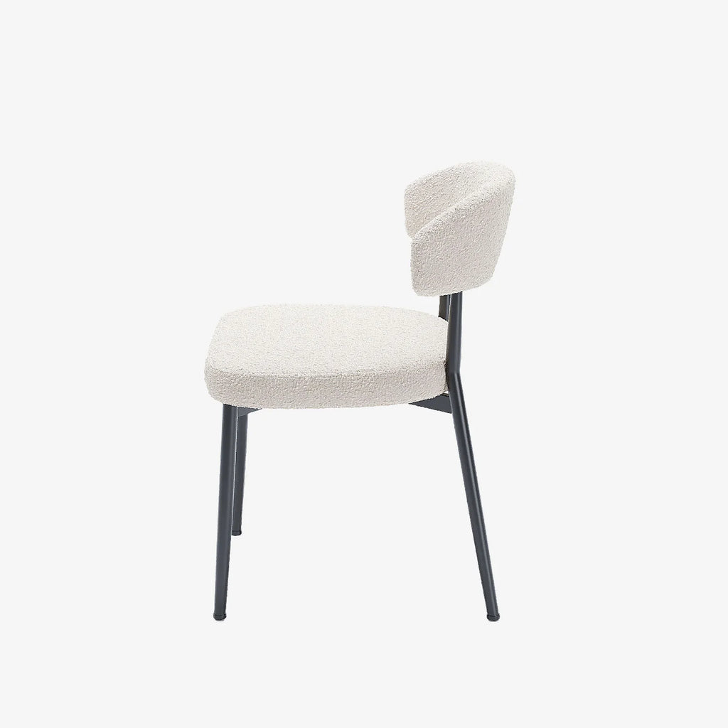 Lot de 2 chaises de salle   manger en tissu bouclette blanche & m tal noir Mona