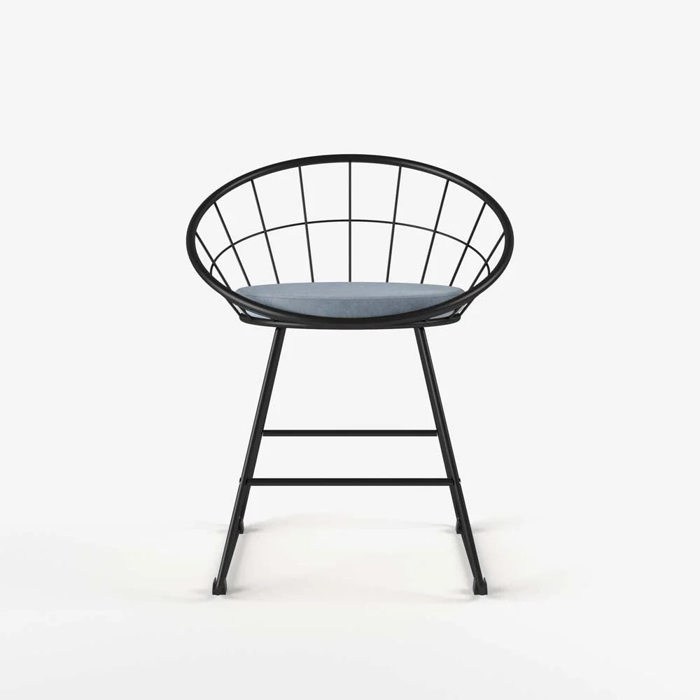 Chaise en métal et velours bleu perle