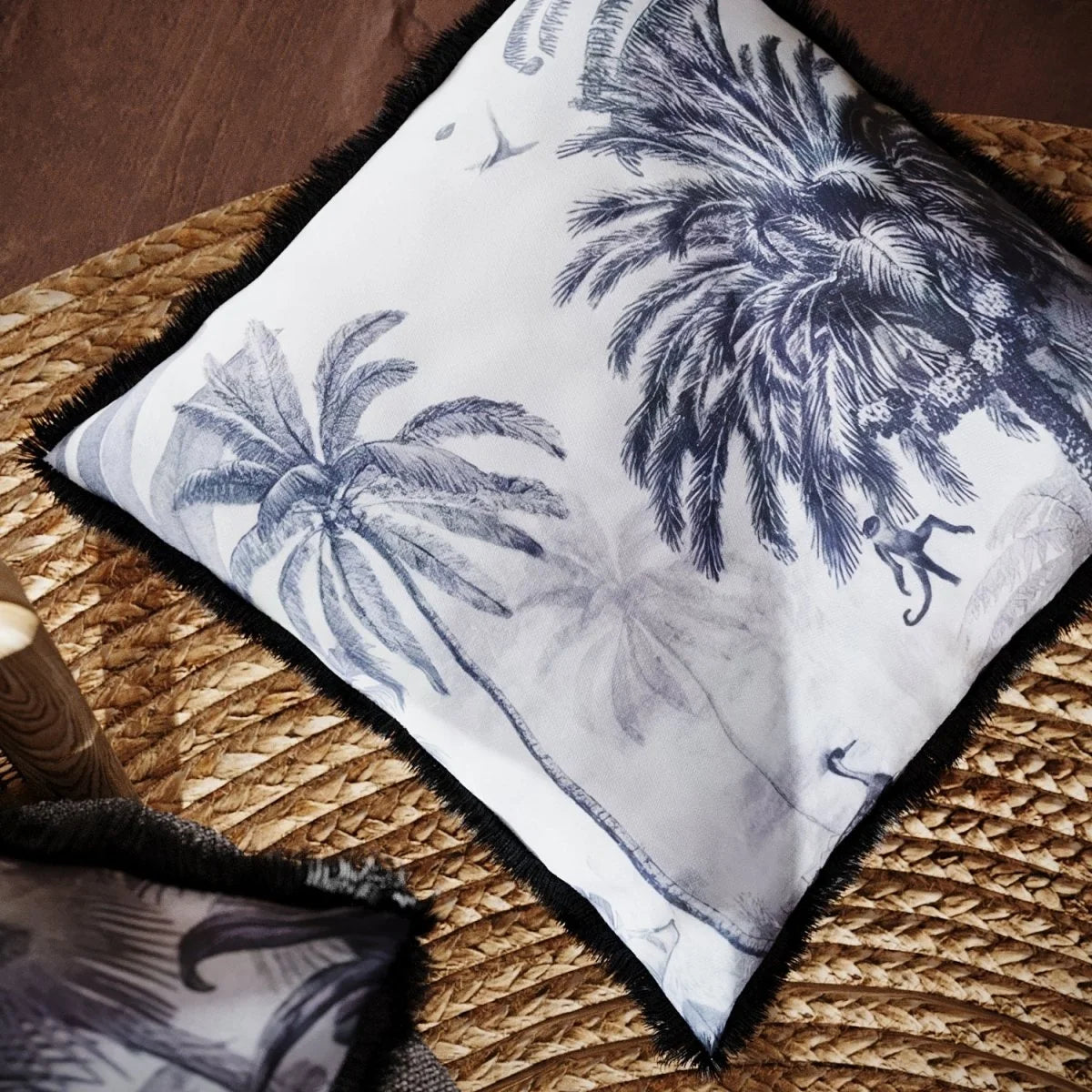 Coussin palmiers noir et blanc d houssable Kob