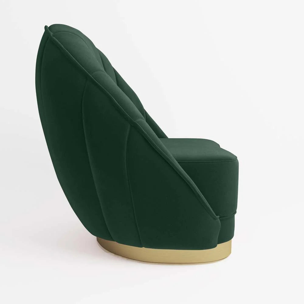 Fauteuil en velours vert sapin, base cerclage dor  effet laiton